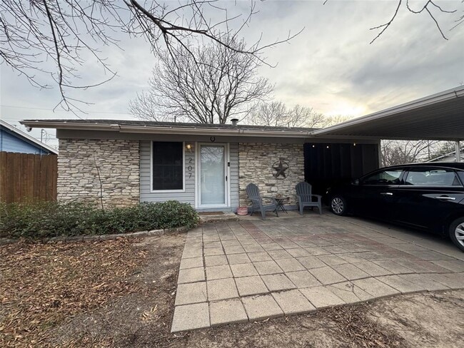 Building Photo - 207 Chippendale Ave