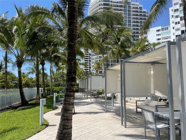 Building Photo - 10275 Collins Ave