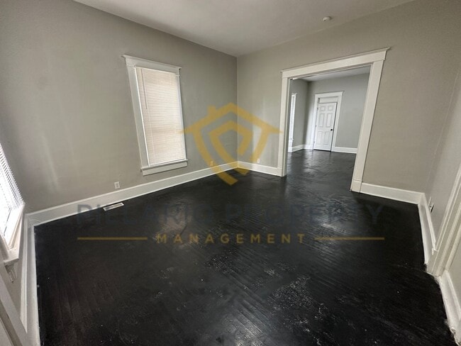 Building Photo - Charming 2-Bedroom Home with Modern Finish...