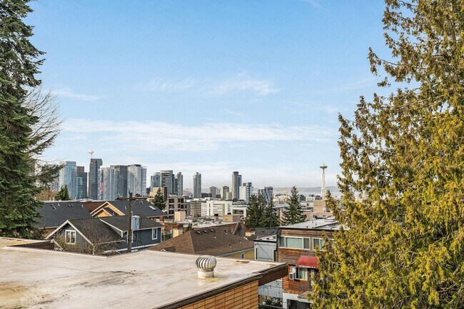 Building Photo - 762A Belmont Pl E