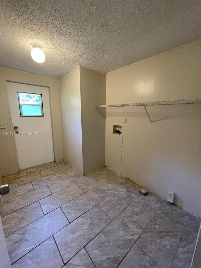 Building Photo - 8638 Gibson Oaks Dr