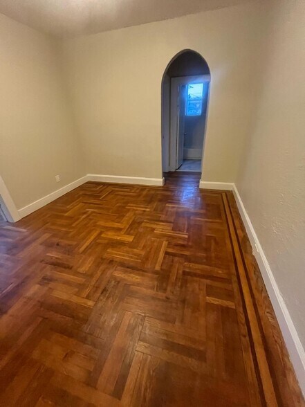 15 Goldsmith Ave 22 - 14 Goldsmith Ave