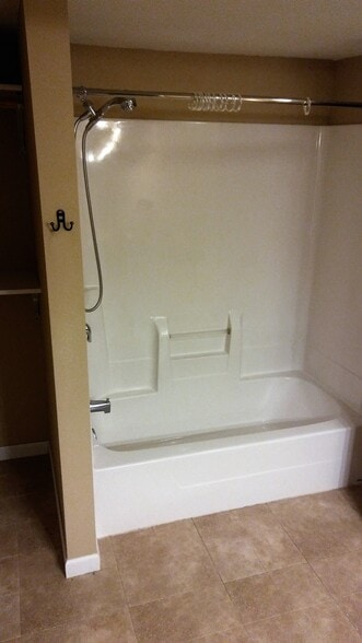 bathtub in bathroom #2 - 114 Walnut Street