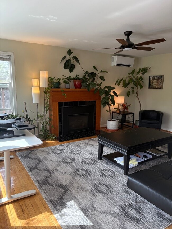 Building Photo - Furnished 2 bedroom 1 bath cottage with landscape included and split mini ducts