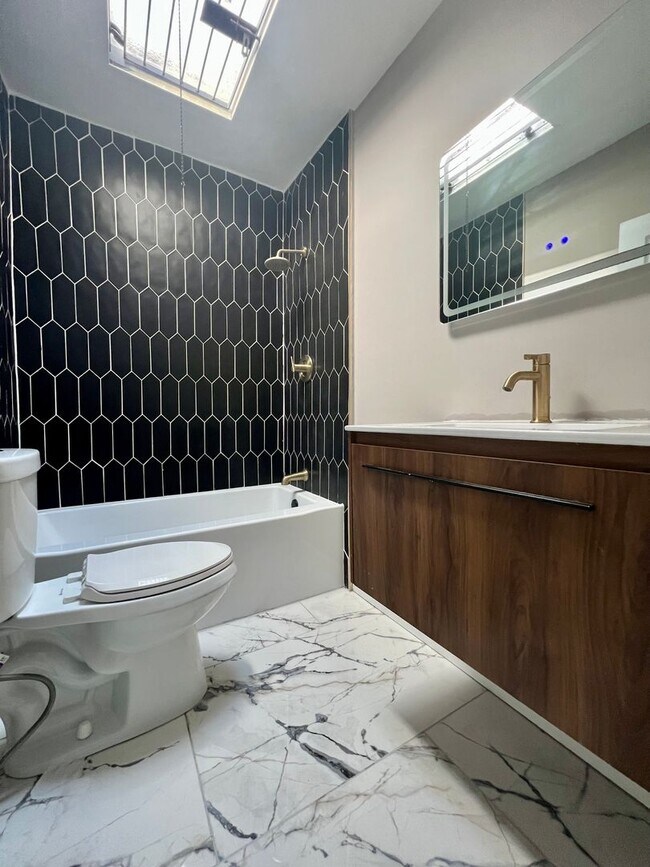Building Photo - Recently Renovated 3-Bedroom Townhome in Allegheny West! Available NOW!