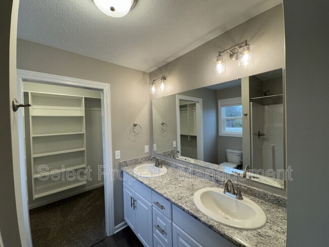 Building Photo - 1032 Matteoti Ct