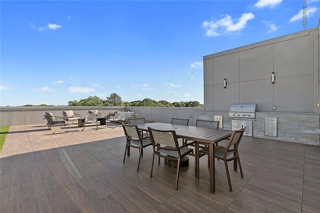 Building Photo - 112 Rogers St NE