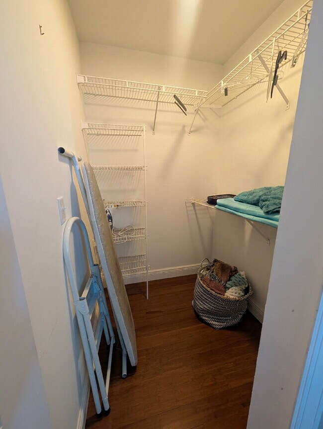Building Photo - Fully Furnished 2-Bedroom Condo