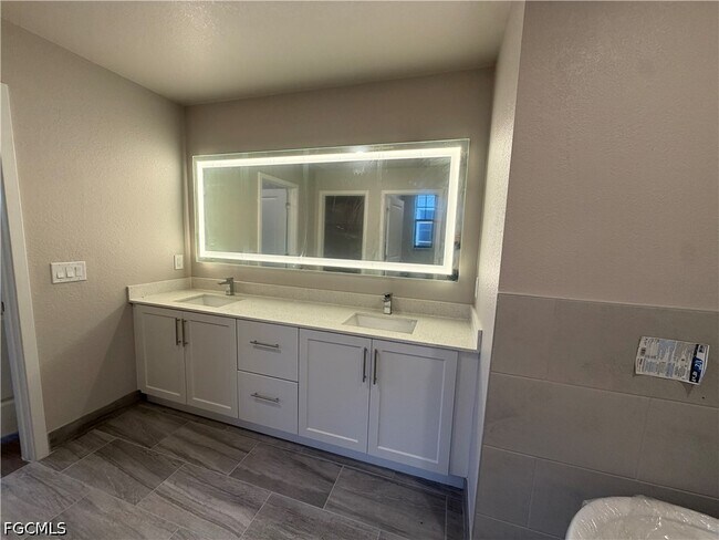 Building Photo - 9912 Portofino Vineyards Dr