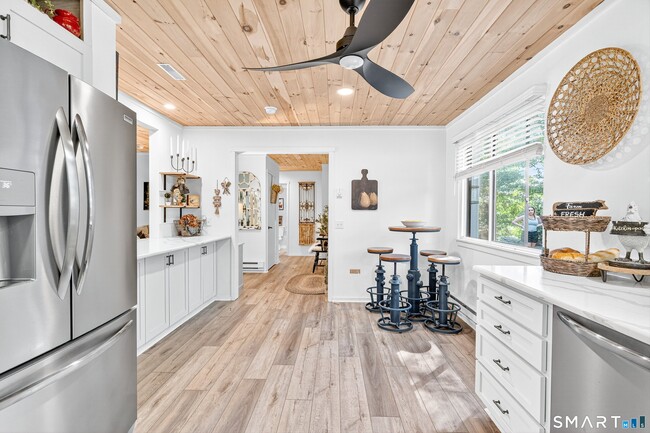 Building Photo - 401 Heritage Vlg