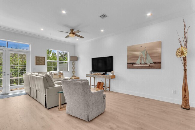 Building Photo - 120 Water Pointe Pl