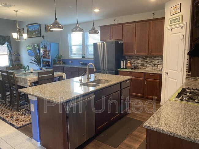 Building Photo - 429 Halwin Dr
