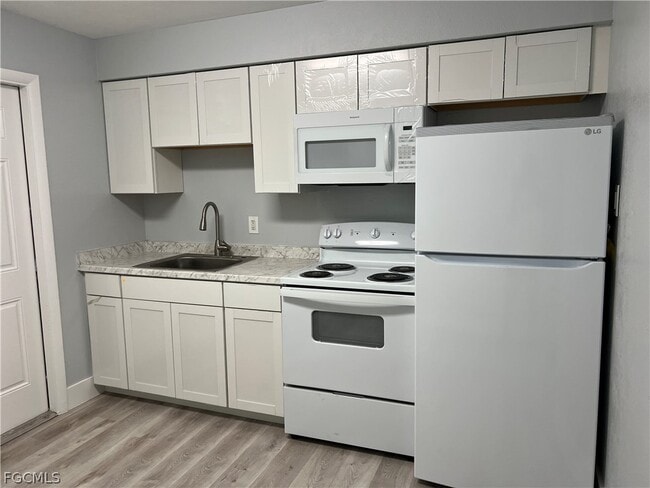 Building Photo - 337 Tudor Dr