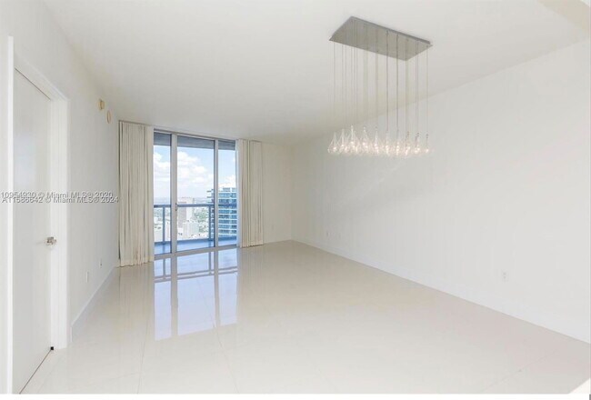 Building Photo - 465 Brickell Ave