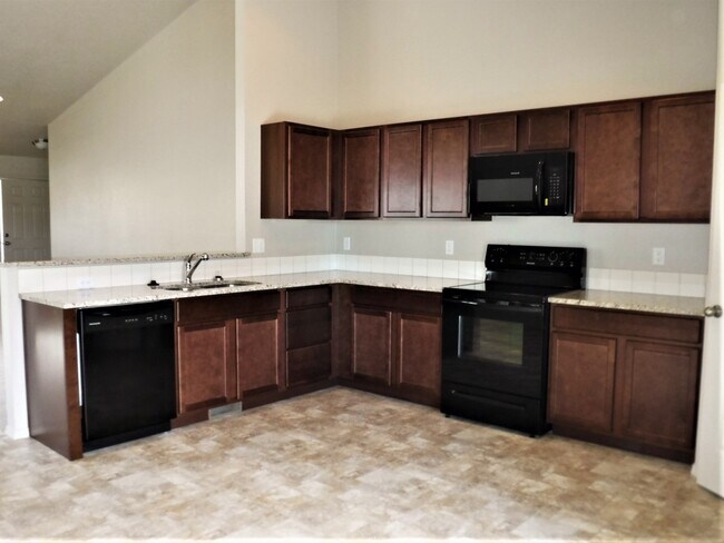 Building Photo - Beautiful new 3 bed 2 bath home in a quiet Star neighborhood.