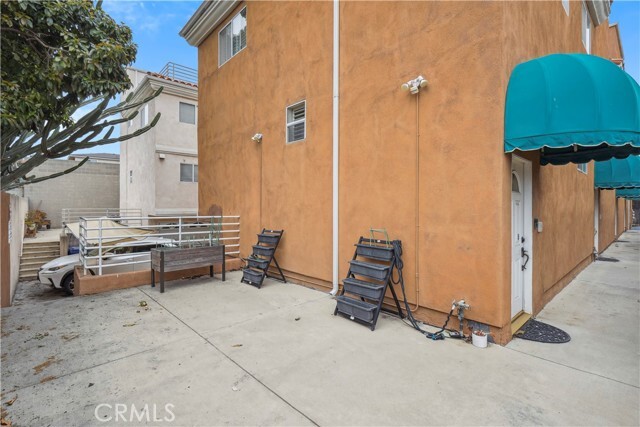 Building Photo - 541 W 23rd St
