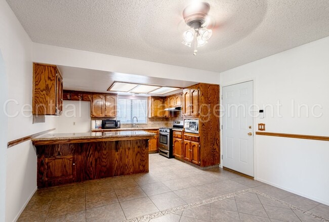 Building Photo - 3 Bedroom/2 Bath Home in the Southwest - $...