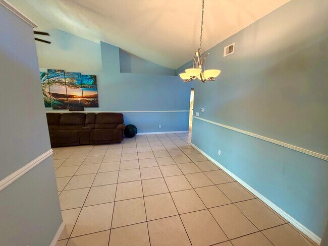 Building Photo - 2498 River Ridge Dr