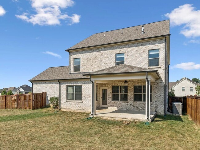Building Photo - Fabulous 5BR Home in Thompsons Station