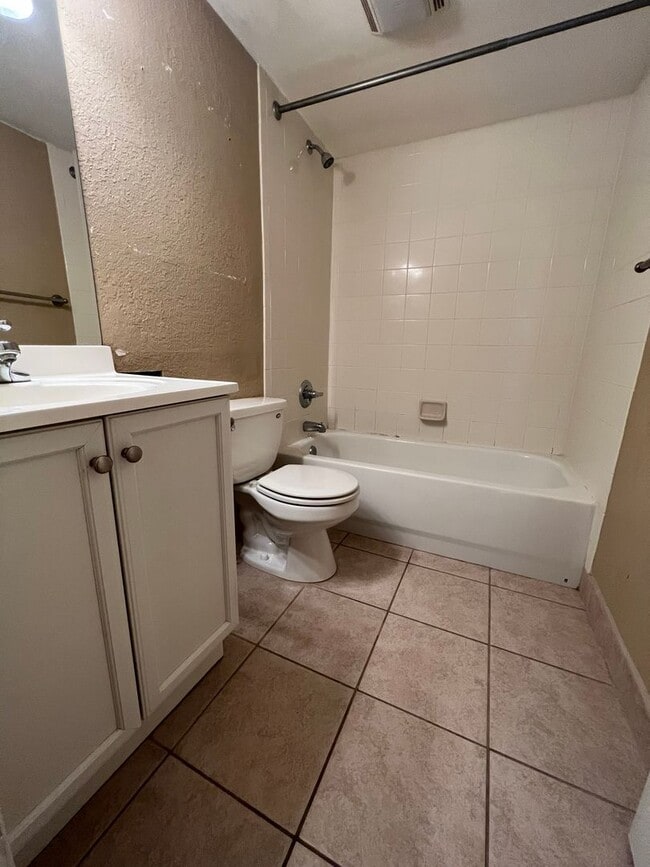 Building Photo - Walk to Shands, UF & the Vet School!