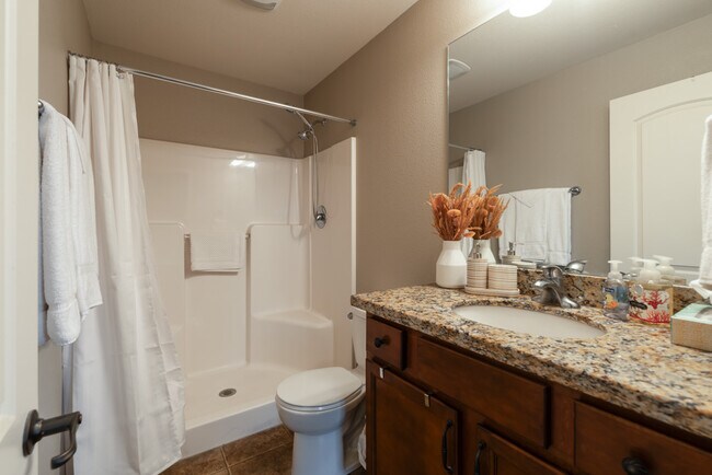 Building Photo - 2304 Marina Rd SE