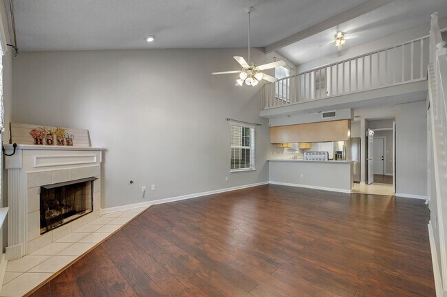 Building Photo - East Tallahassee Townhome