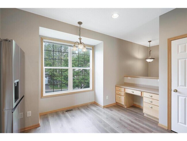 Building Photo - 15564 Lilac Dr