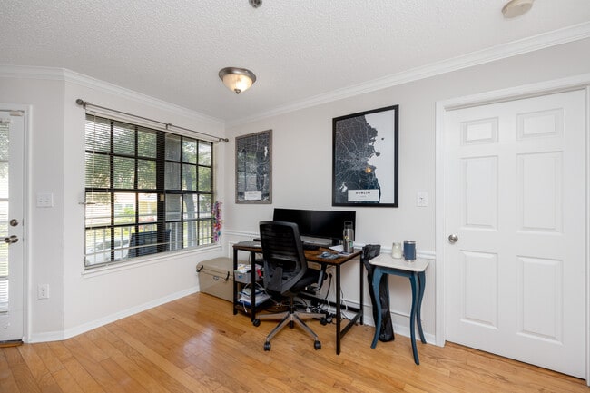 Building Photo - 1000 W Horatio St