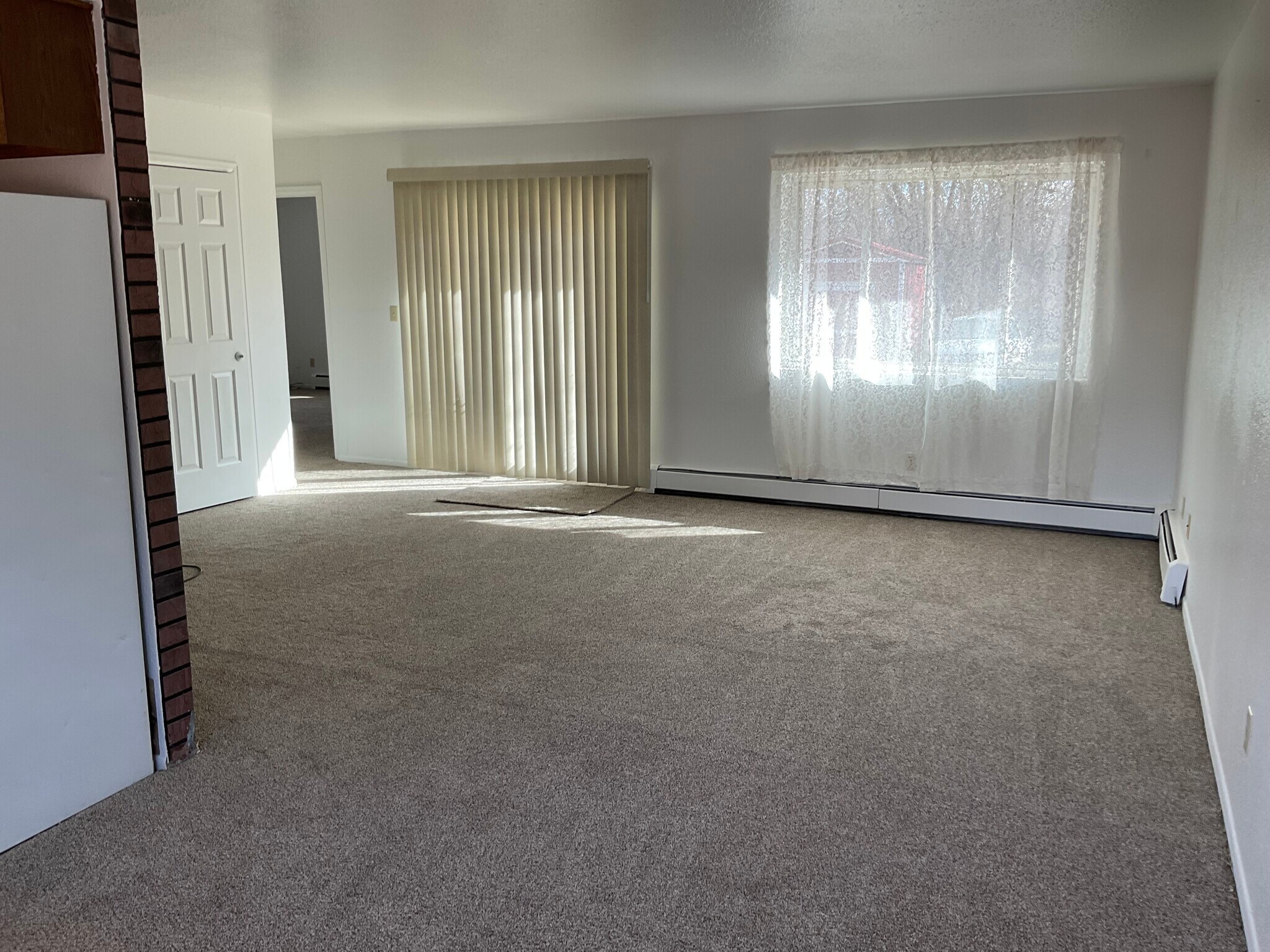 Building Photo - 608 N Orchard Ave