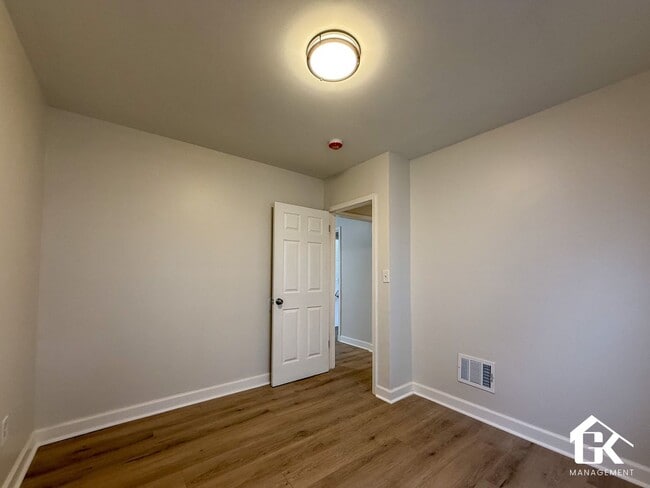 Building Photo - Fully remodeled 3 Bed 2.5 Bath