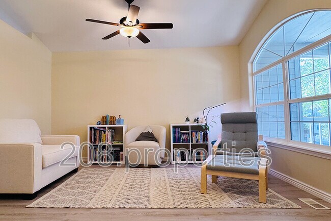 Building Photo - 5903 S Snowdrop Pl