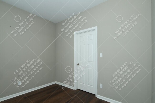 Building Photo - 330 N Randolph St A