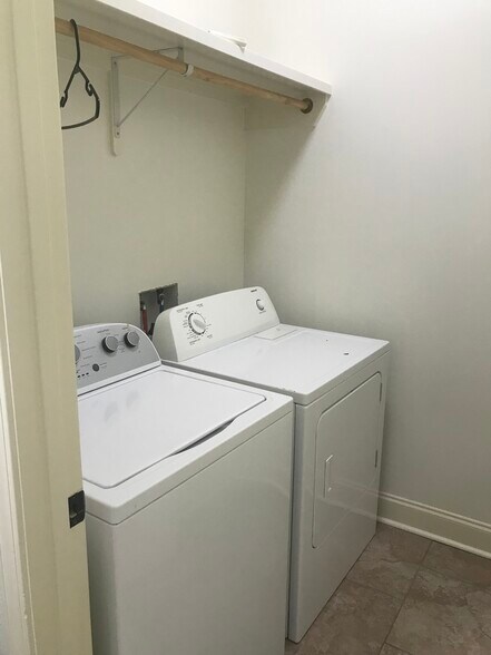 Washer and Dryer - 37150 Woodgate Ave