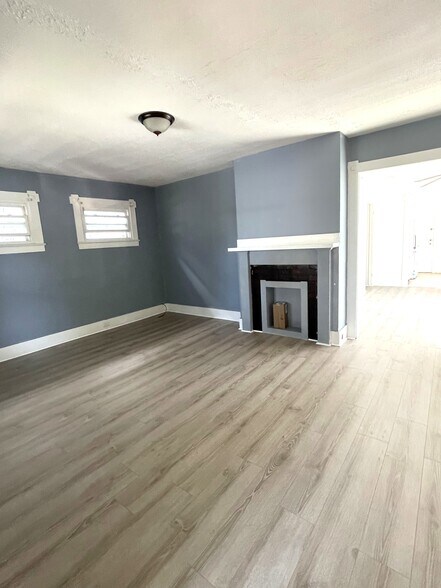Primary Photo - 207 E 3rd St