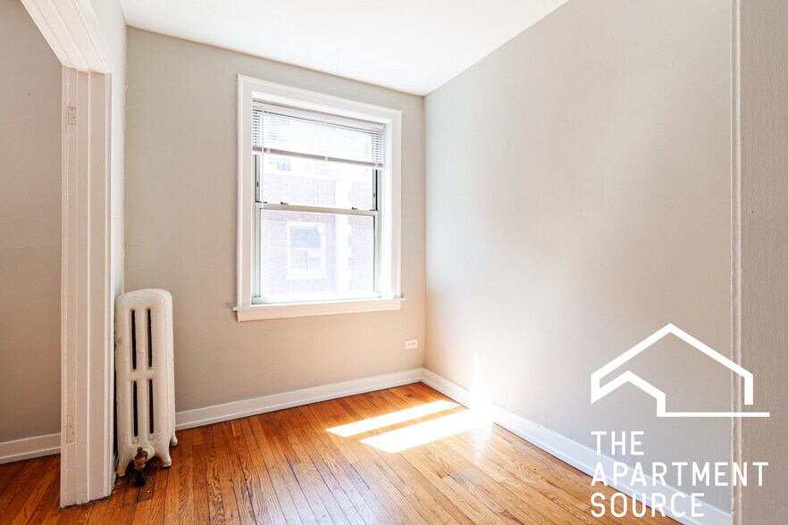 Building Photo - 544 W Surf St