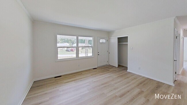 Building Photo - 206 Plaza Dr