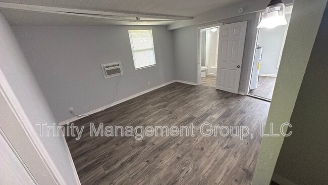 Building Photo - 2021 Pleasure Dr