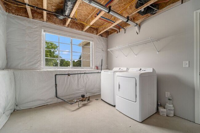 Building Photo - 4447 Pine Creek Dr