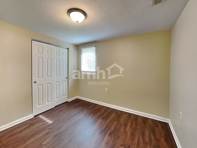 Building Photo - 5505 Dietrich Ave