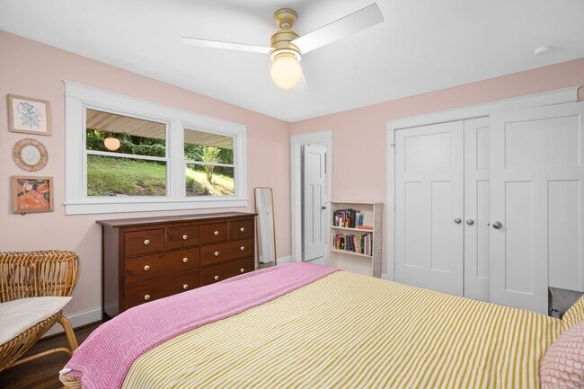 Building Photo - Ardmore Townhome Available Now