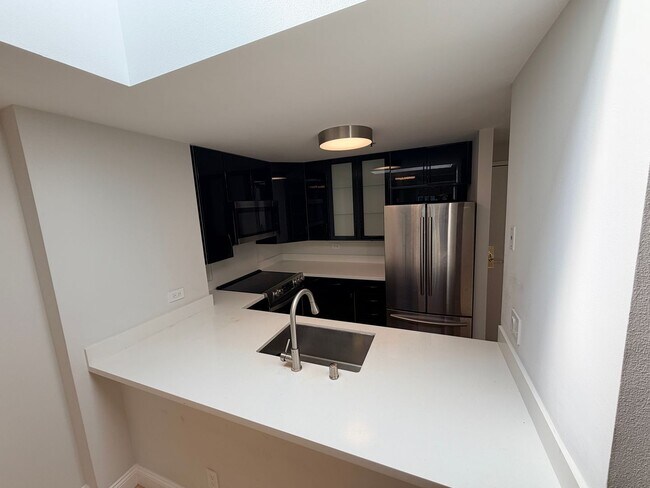 Building Photo - Opera Plaza view 2 bedroom 2 bath upper townhouse