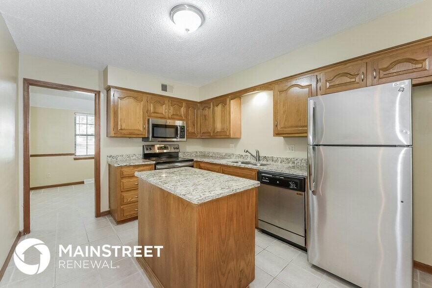 Building Photo - 1139 NE Oak tree Dr