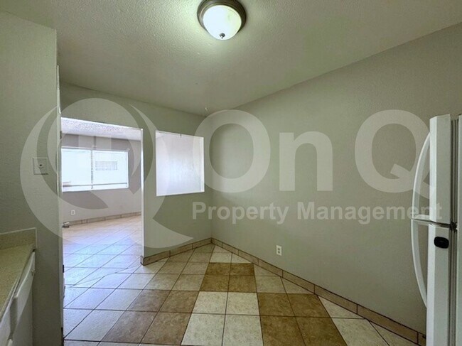 Building Photo - 132 E Ingram St