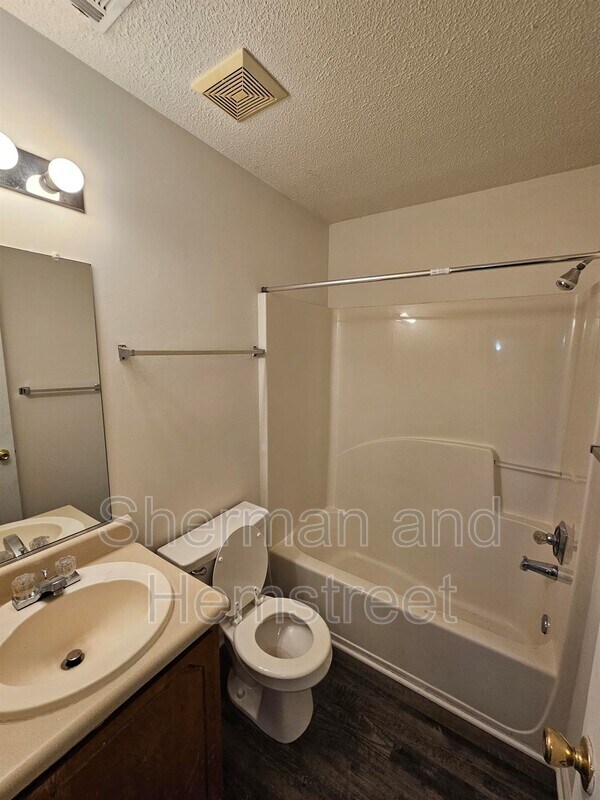 Building Photo - 318 Commons Dr