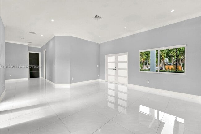 Building Photo - 11921 SW 82nd Rd