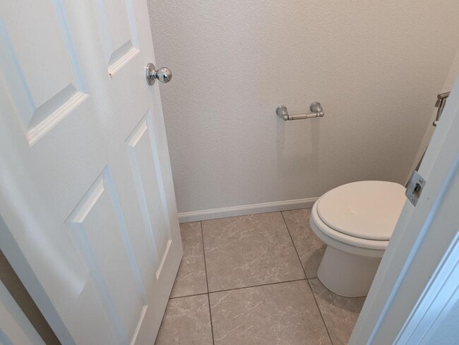 Building Photo - 17517 Booth Fls Wy