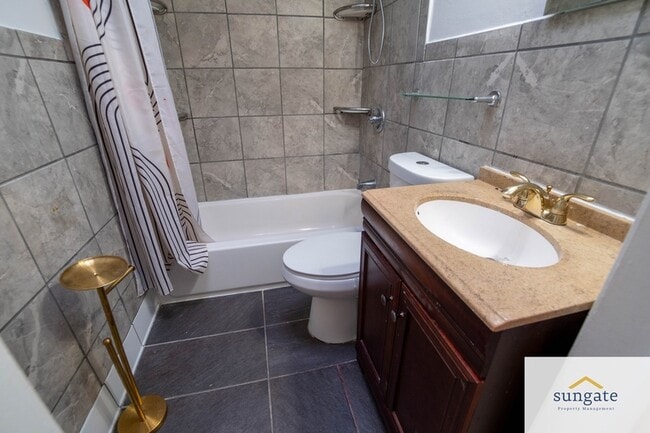 Building Photo - 8666 Oak Rd