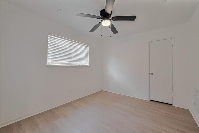 Building Photo - 6219 Canada Dr