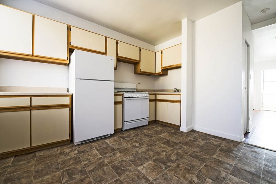 Building Photo - 1734 E 72nd St Chicago, IL 60649