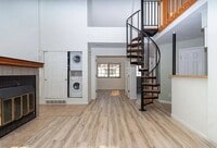 Building Photo - Updated Top-Floor Condo in Boulder’s Powde...